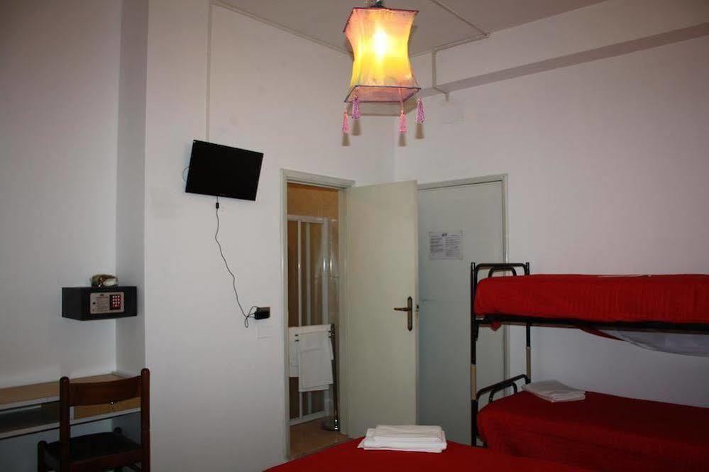 Elsi Hotel Римини Екстериор снимка