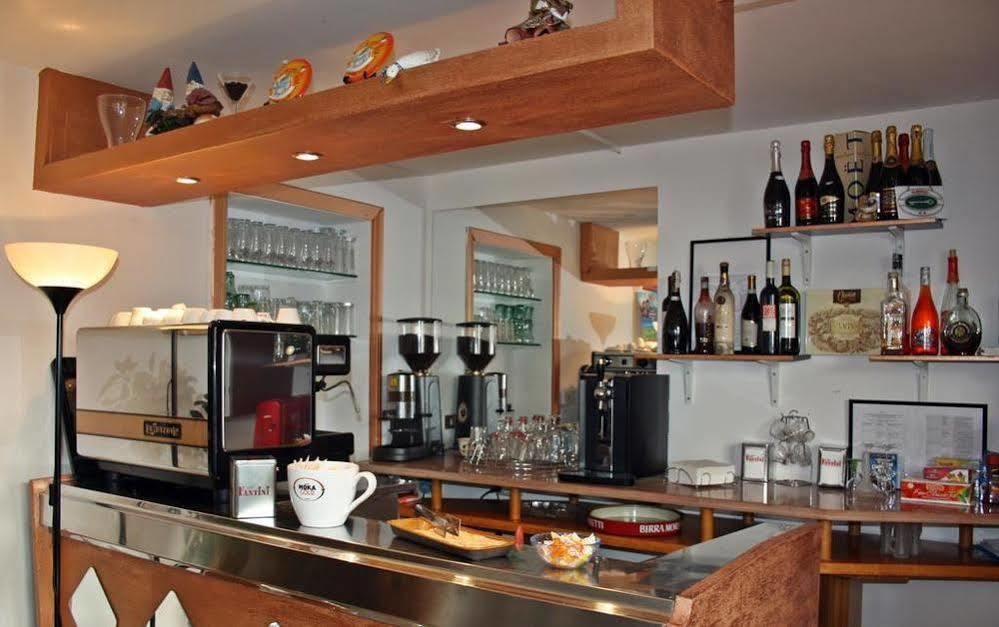 Elsi Hotel Римини Екстериор снимка